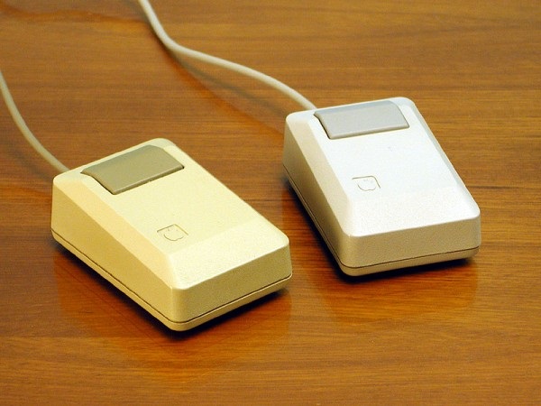 first-computer-mouse-by-macintosh.jpg